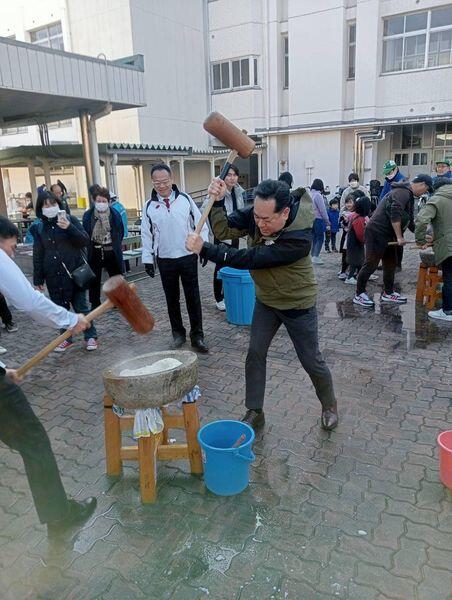 北鶴橋地域のもちつき会へ