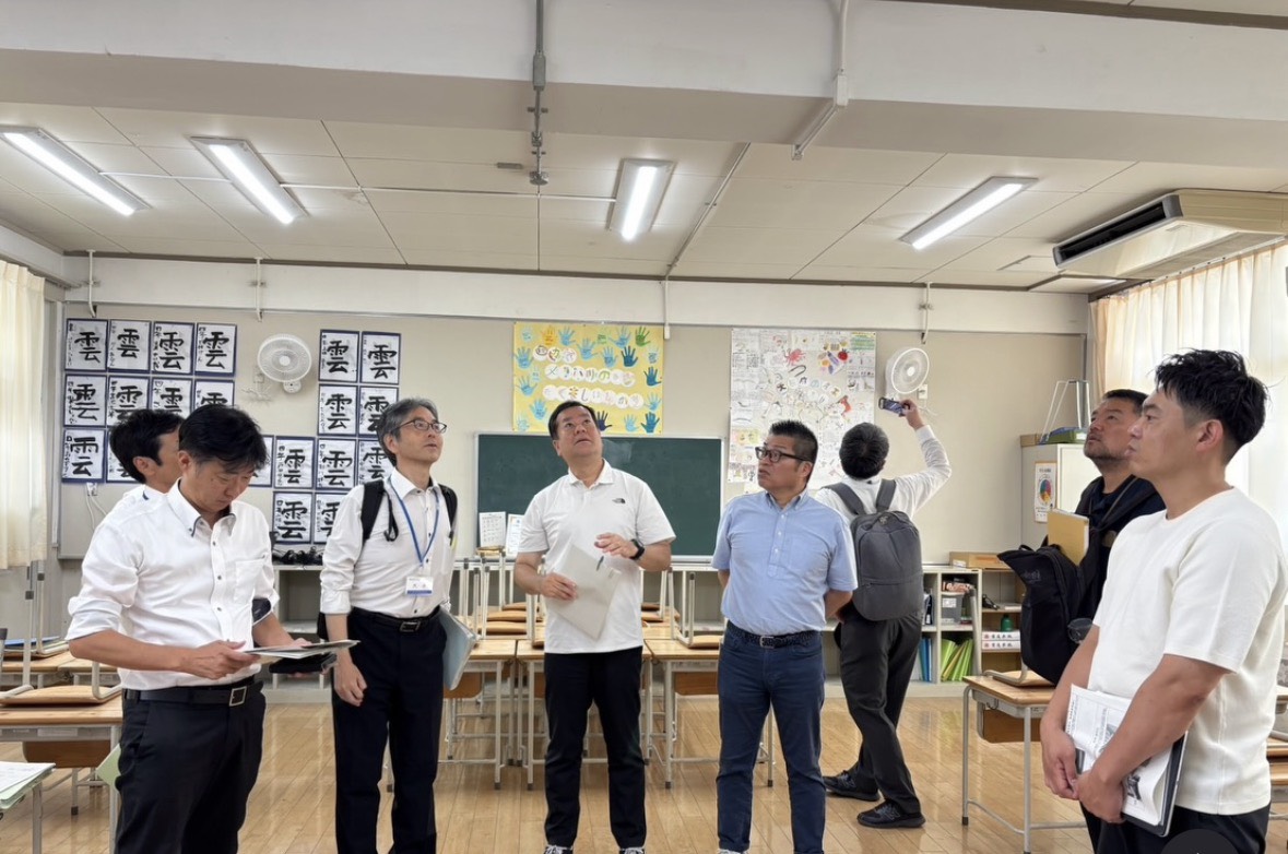 生野区内6校を学校施設視察